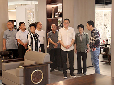 施振宇院长莅临东升国际公司生产基地参观工厂指导工作